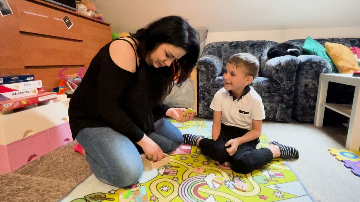 Rodiče autisty Mikuláše, kterému pomohli čtenáři Novinek: Léčba zabírá, sledujeme pokroky